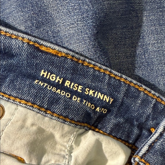 Universal Thread Light Blue Distressed Jeans - Picture 6 of 7